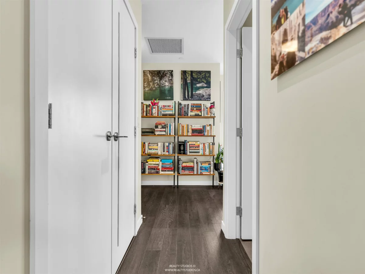 Hallway Photo of 4601 4485 Skyline Drive, Burnaby, BC