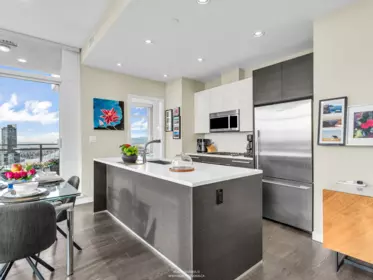 Kitchen Island Photo of 4601 4485 Skyline Drive, Burnaby, BC