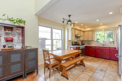 Kitchen Island Photo of 35210 Rockwell Drive, Abbotsford, BC