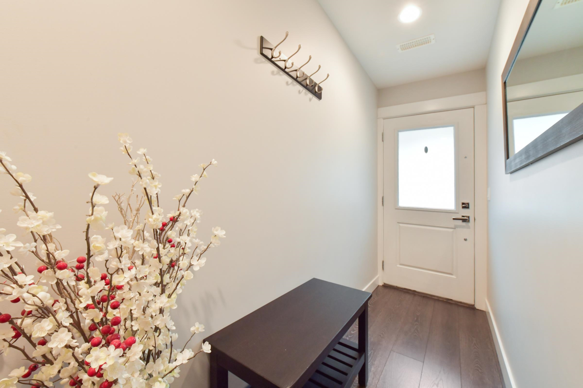 Entry Foyer Photo of 17 3303 Rosemary Heights Crescent, Surrey, BC