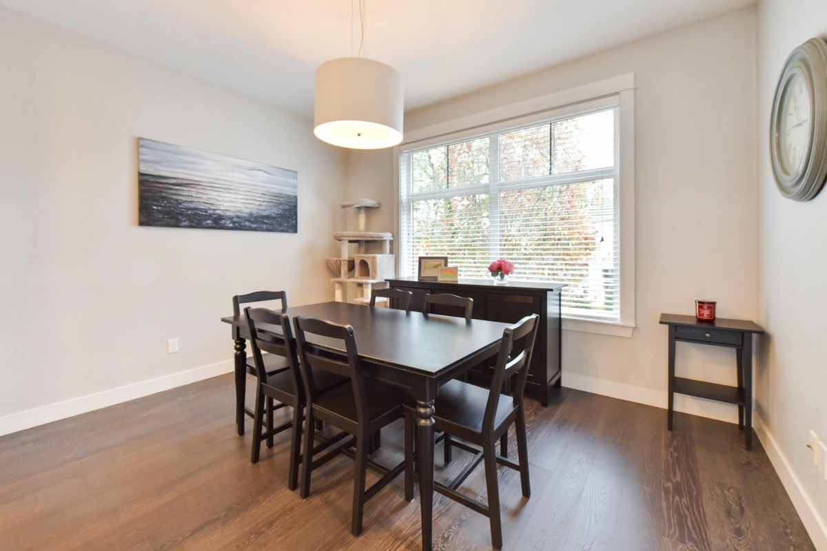 Family Room Photo of 17 3303 Rosemary Heights Crescent, Surrey, BC