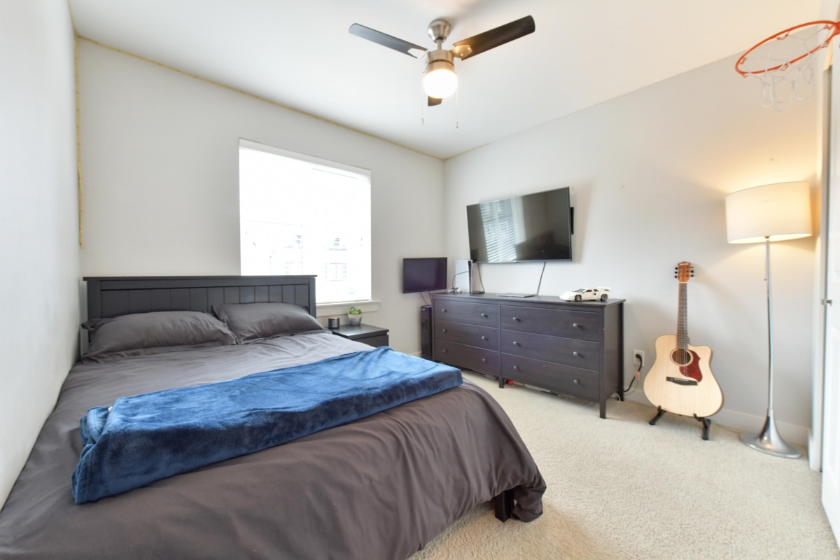 Guest Bathroom Photo of 17 3303 Rosemary Heights Crescent, Surrey, BC