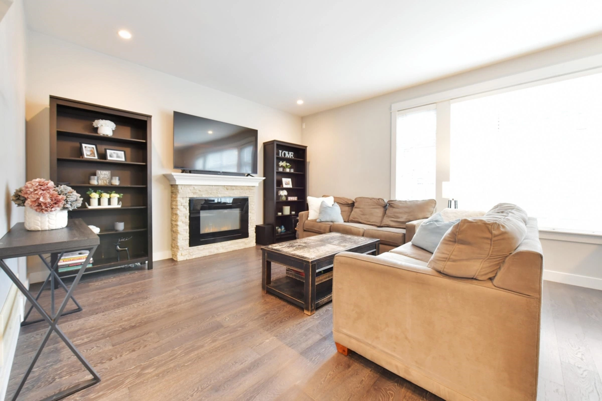 Kitchen Island Photo of 17 3303 Rosemary Heights Crescent, Surrey, BC