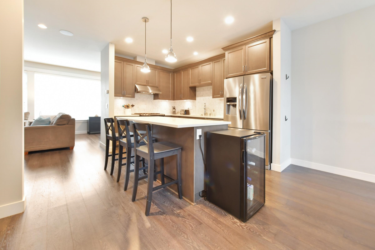 Living Room Photo of 17 3303 Rosemary Heights Crescent, Surrey, BC