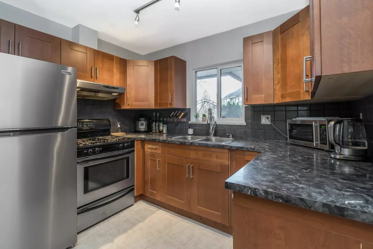 Kitchen Island Photo of 14780 32 Avenue, Surrey, BC