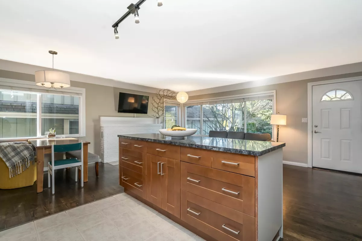 Kitchen Photo of 14780 32 Avenue, Surrey, BC