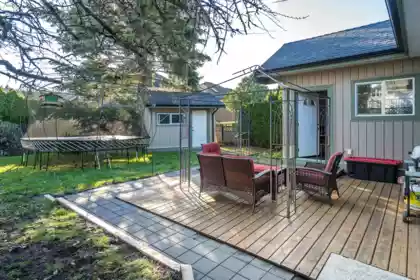 Swimming Pool Photo of 14780 32 Avenue, Surrey, BC