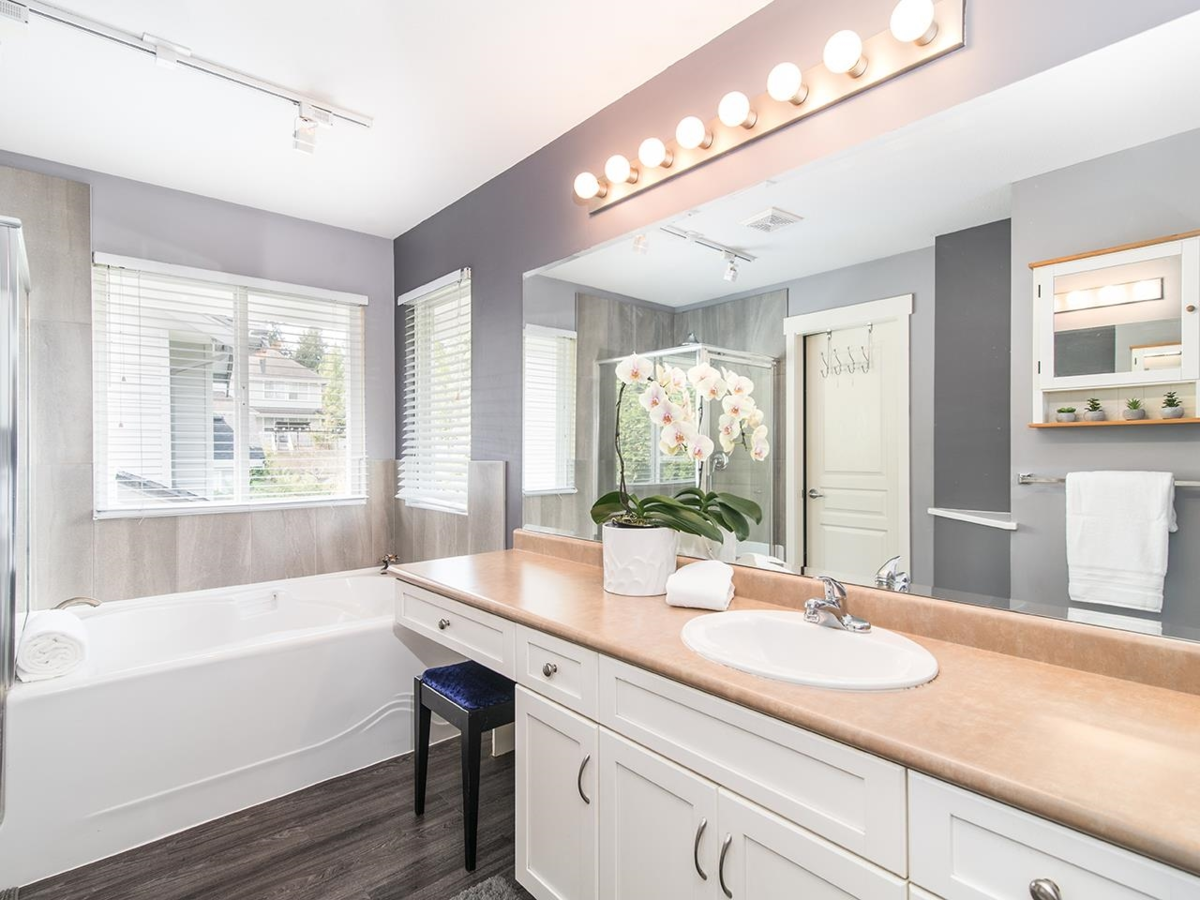 Guest Bathroom Photo of 14579 33b Avenue, Surrey, BC