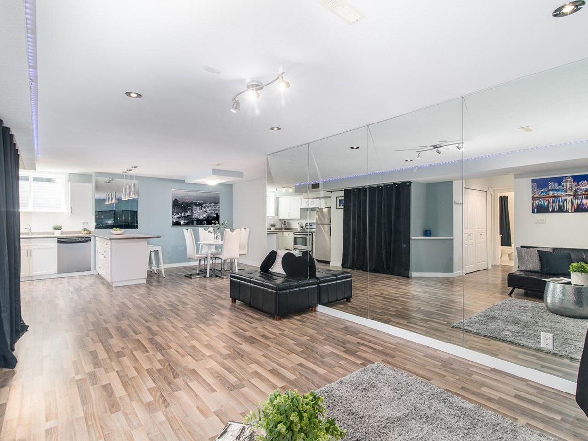 Hallway Photo of 14579 33b Avenue, Surrey, BC