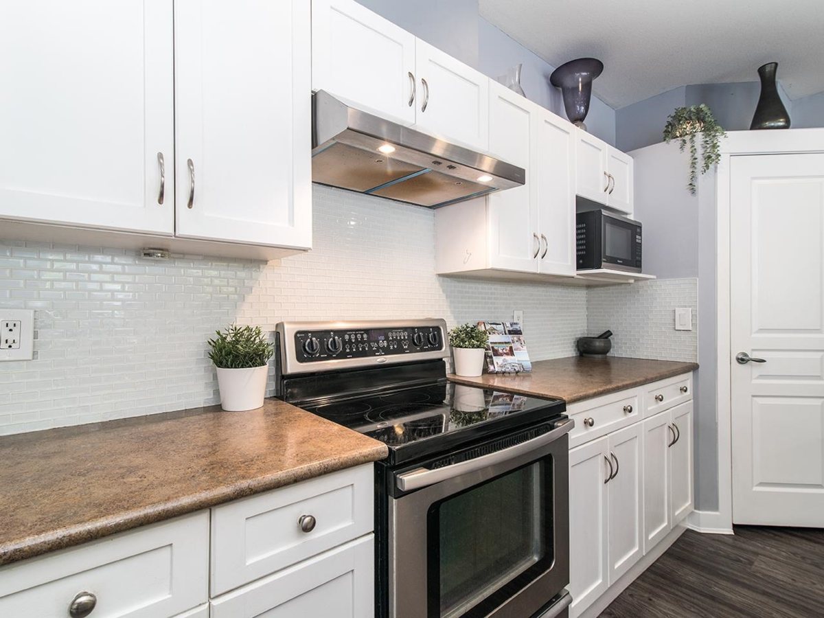 Kitchen Island Photo of 14579 33b Avenue, Surrey, BC