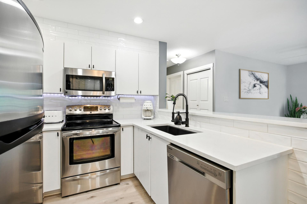 Primary Bathroom Photo of 404 225 Newport Drive, Port Moody, BC