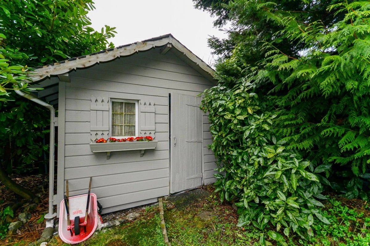 Hallway Photo of 1733 Ross Road, North Vancouver, BC