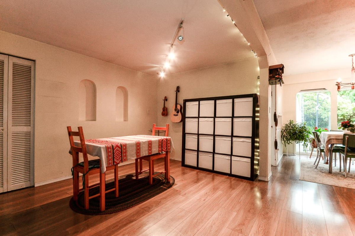 Kitchen Island Photo of 1733 Ross Road, North Vancouver, BC