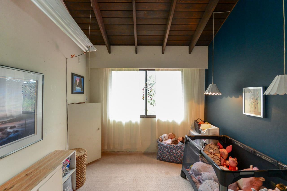 Loft / Bonus Room Photo of 1733 Ross Road, North Vancouver, BC