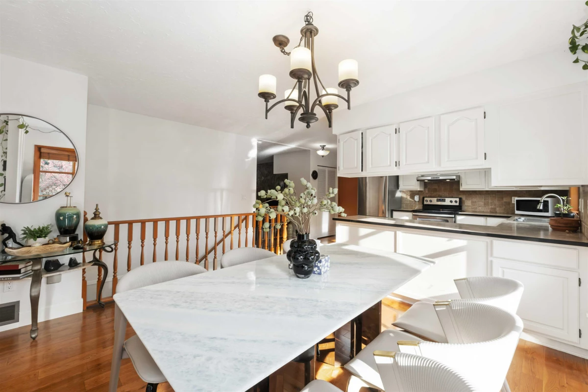 Breakfast Nook Photo of 34869 Everett Drive, Abbotsford, BC