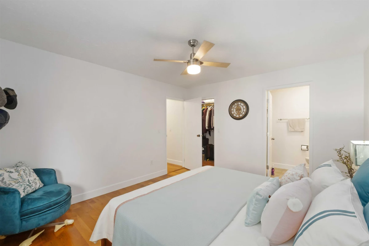 Guest Bathroom Photo of 34869 Everett Drive, Abbotsford, BC