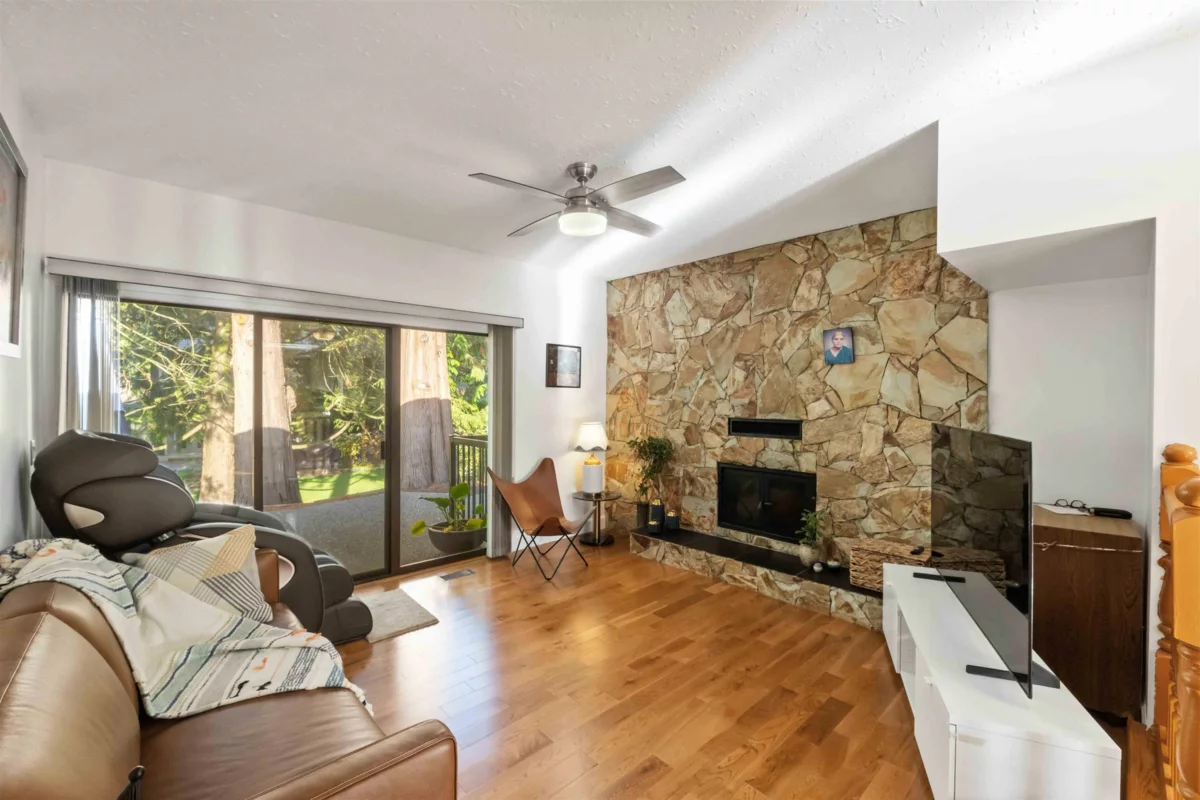 Kitchen Island Photo of 34869 Everett Drive, Abbotsford, BC
