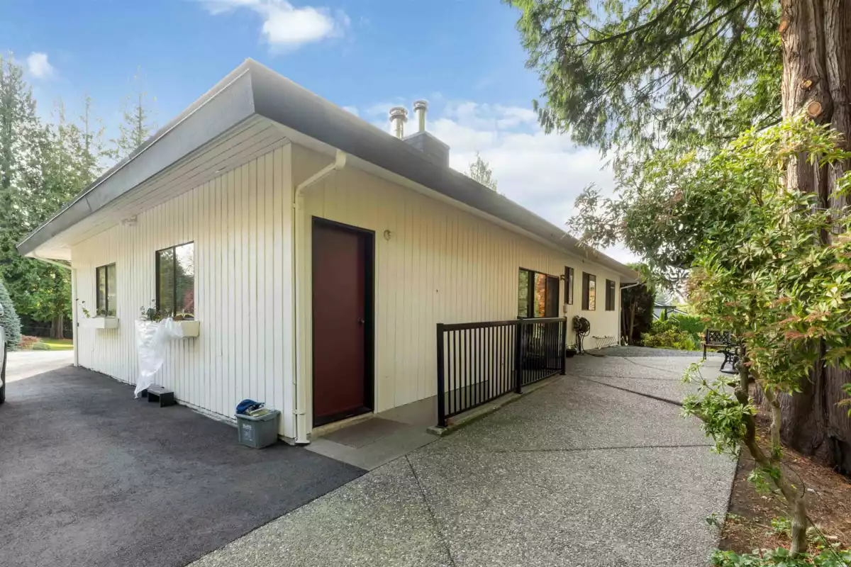 Swimming Pool Photo of 34869 Everett Drive, Abbotsford, BC