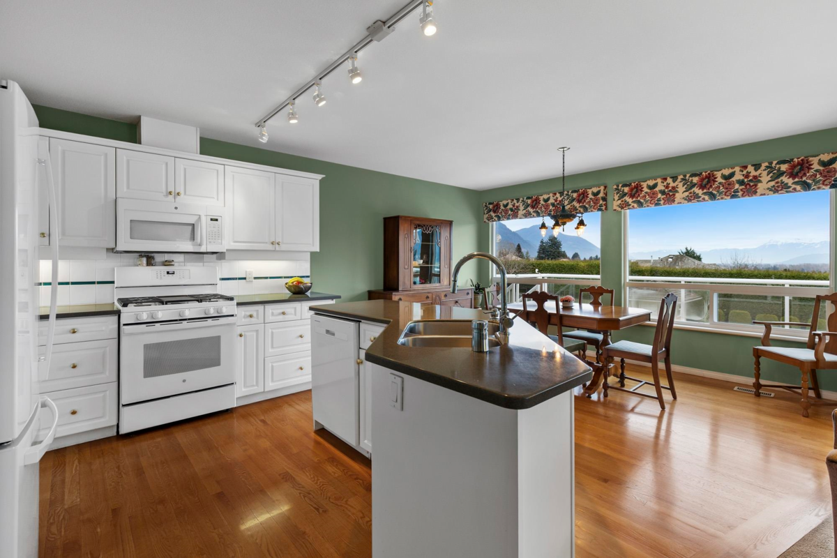 Entry Foyer Photo of 34656 Dann Avenue, Mission, BC