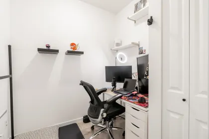 Powder Room Photo of 402 15835 85 Avenue, Surrey, BC
