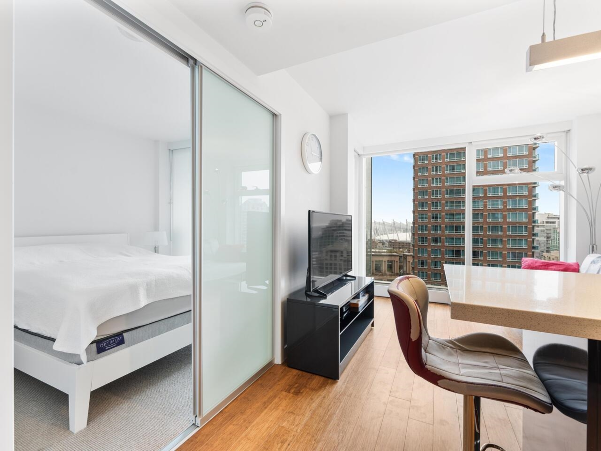 Dining Area Photo of 2011 777 Richards Street, Vancouver, BC