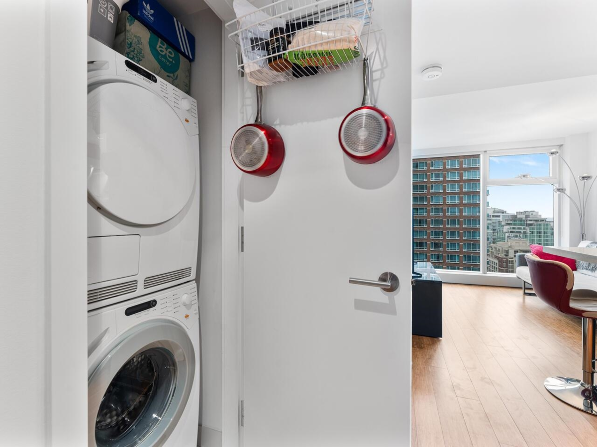 Guest Bathroom Photo of 2011 777 Richards Street, Vancouver, BC