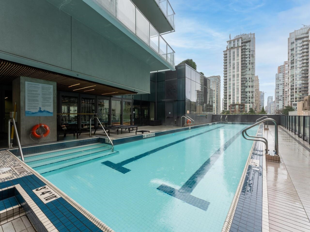 Loft / Bonus Room Photo of 2011 777 Richards Street, Vancouver, BC