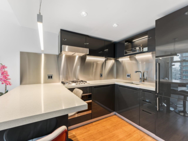 Kitchen Island Photo of 2011 777 Richards Street, Vancouver, BC