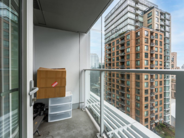 Powder Room Photo of 2011 777 Richards Street, Vancouver, BC