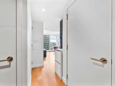 Walk-In Closet Photo of 2011 777 Richards Street, Vancouver, BC