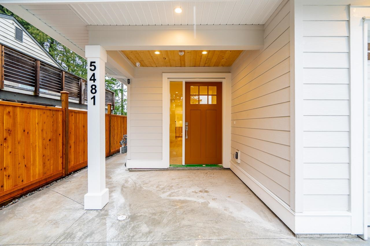 Living Room Photo of 5483 7 Avenue, Delta, BC