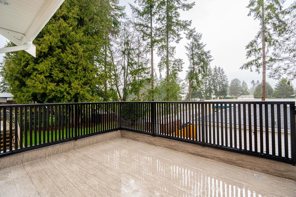 Powder Room Photo of 5483 7 Avenue, Delta, BC
