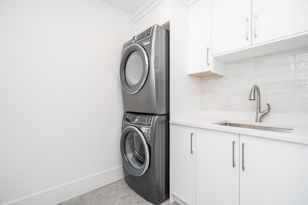 Staircase Photo of 5483 7 Avenue, Delta, BC