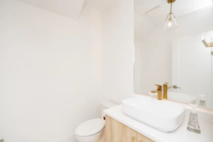 Primary Bathroom Photo of 5483 7 Avenue, Delta, BC