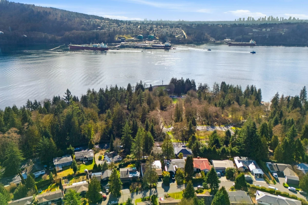 Front Yard Photo of 4174 Dollarton Highway, North Vancouver, BC