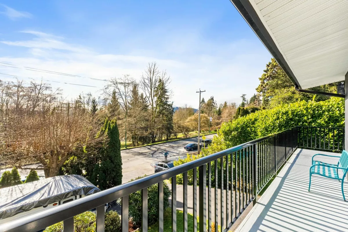 Garden / Landscaping Photo of 4174 Dollarton Highway, North Vancouver, BC