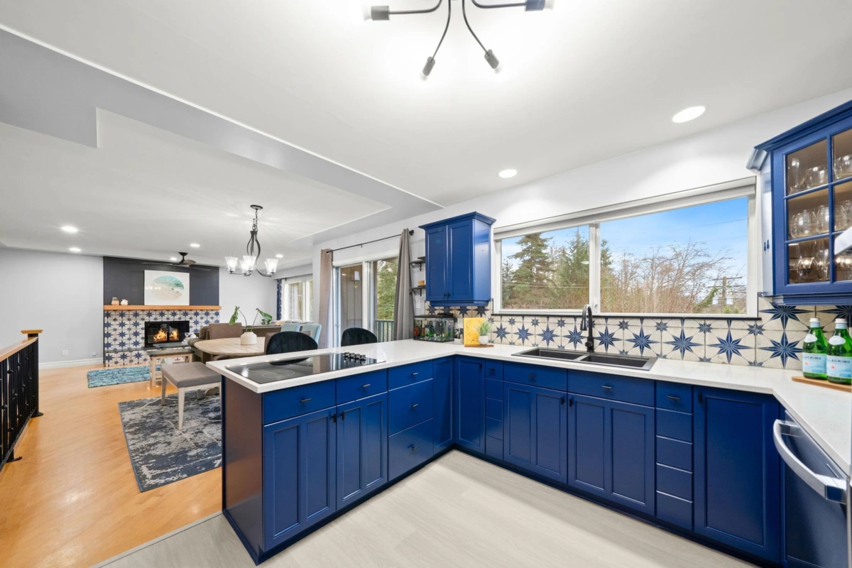 Kitchen Island Photo of 4174 Dollarton Highway, North Vancouver, BC