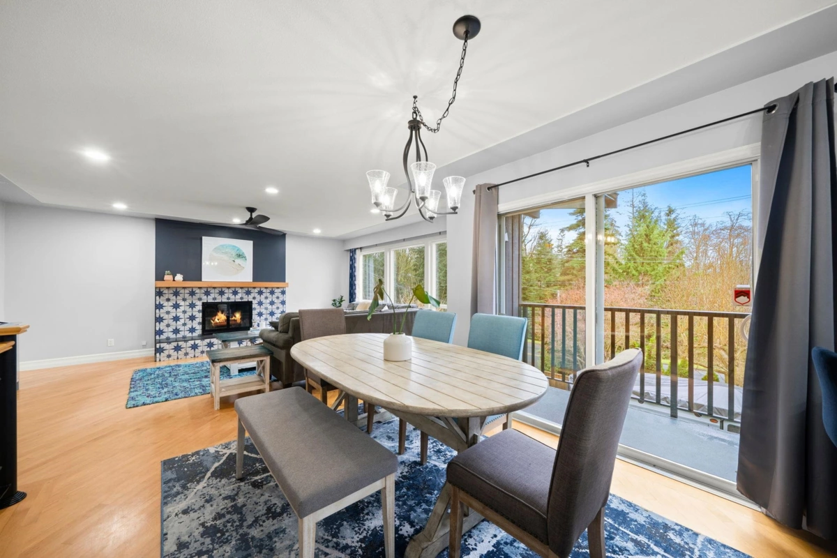 Kitchen Photo of 4174 Dollarton Highway, North Vancouver, BC