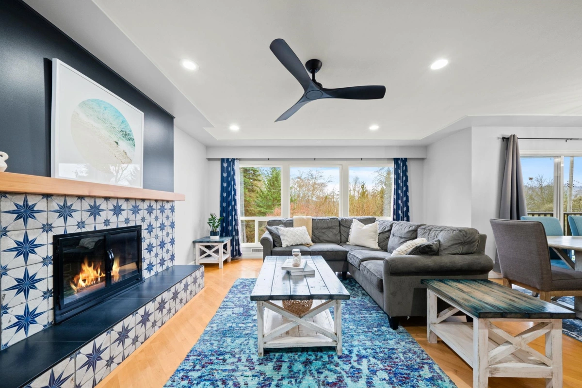 Living Room Photo of 4174 Dollarton Highway, North Vancouver, BC