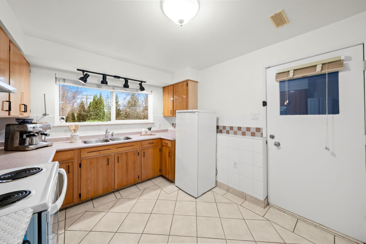 Loft / Bonus Room Photo of 4174 Dollarton Highway, North Vancouver, BC