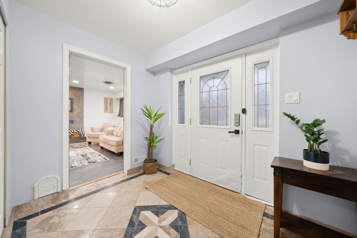 Mudroom Photo of 4174 Dollarton Highway, North Vancouver, BC