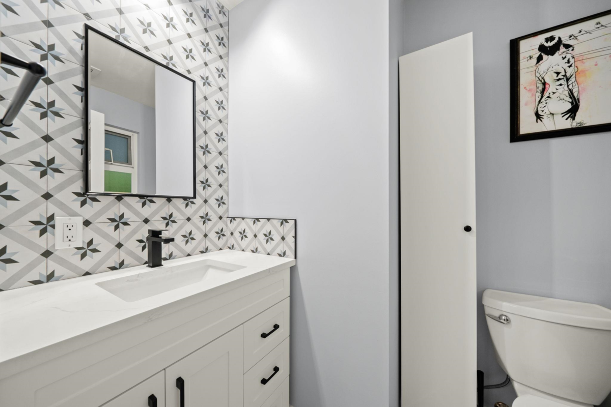 Primary Bathroom Photo of 4174 Dollarton Highway, North Vancouver, BC