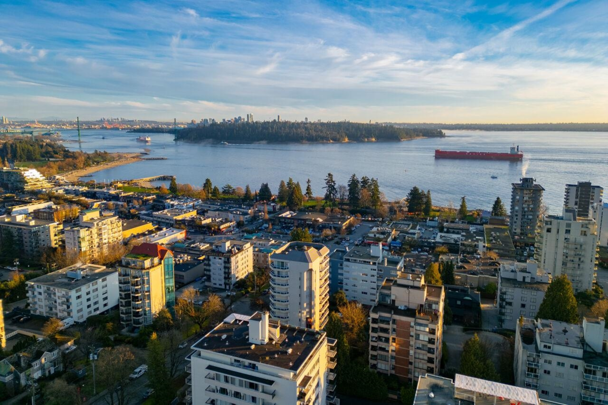 Community Amenities Photo (Clubhouse) of 9 1717 Duchess Avenue, West Vancouver, BC
