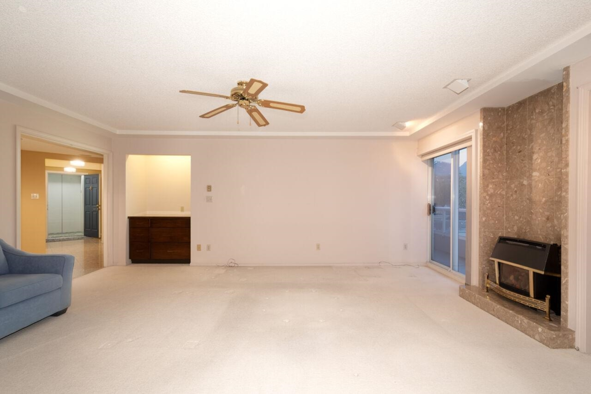 Dining Area Photo of 9 1717 Duchess Avenue, West Vancouver, BC