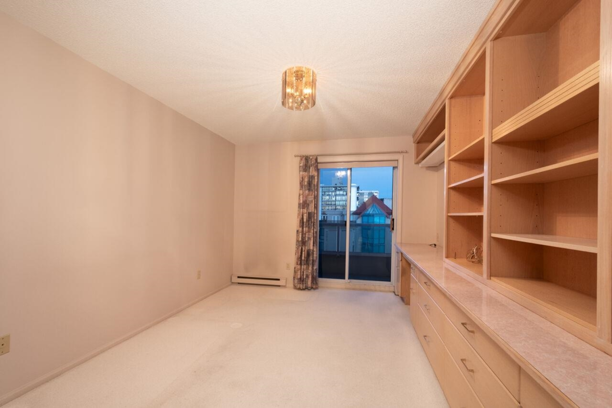 Hot Tub / Spa Photo of 9 1717 Duchess Avenue, West Vancouver, BC