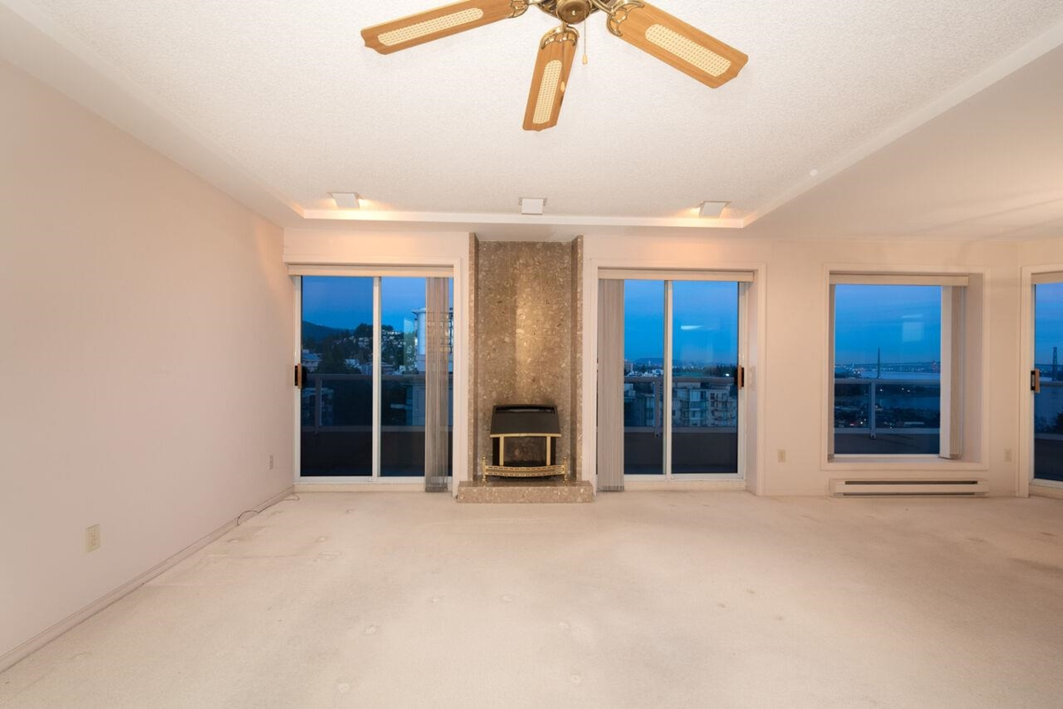 Kitchen Photo of 9 1717 Duchess Avenue, West Vancouver, BC