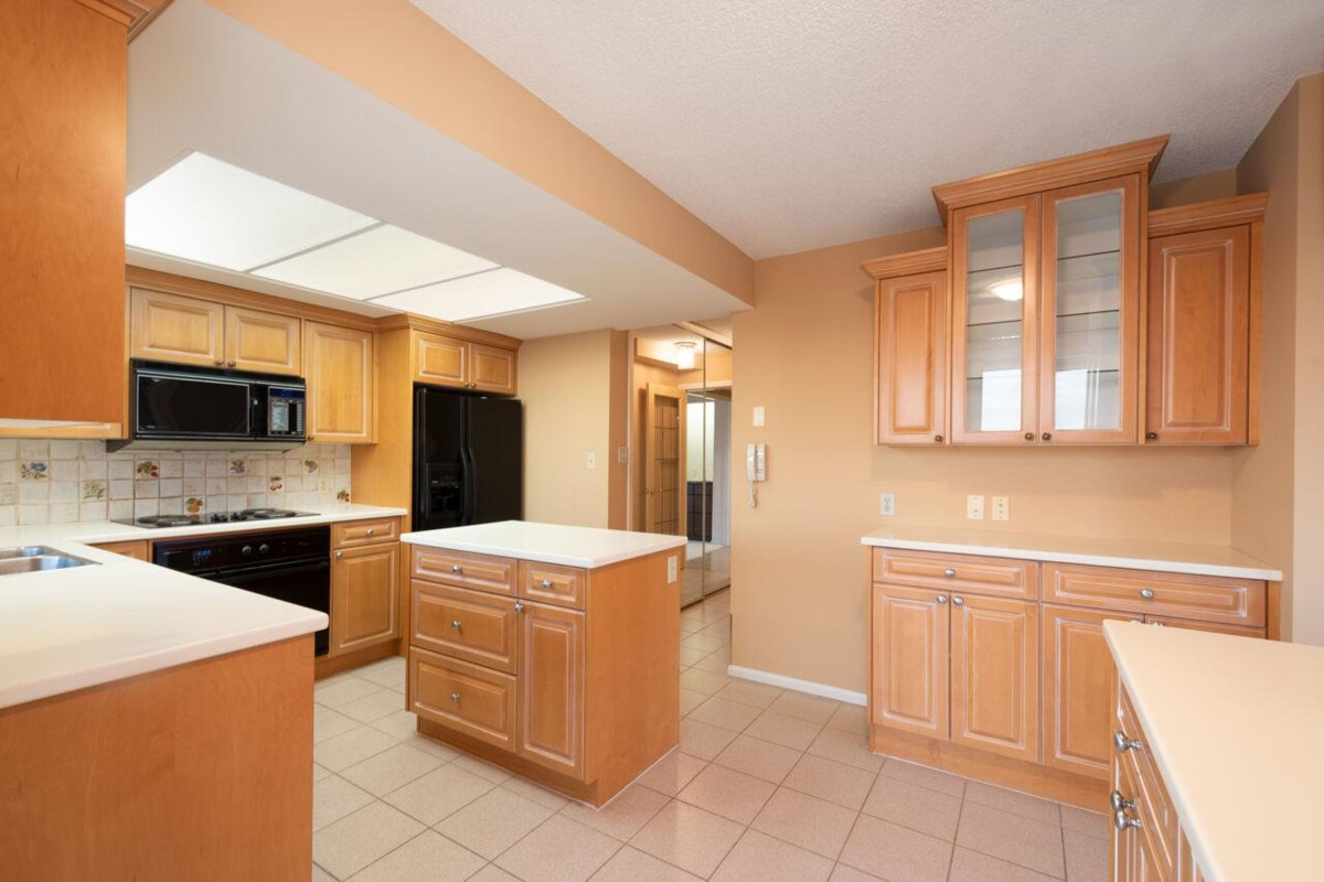 Mudroom Photo of 9 1717 Duchess Avenue, West Vancouver, BC