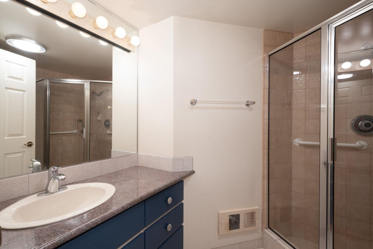 Outdoor Kitchen Photo of 9 1717 Duchess Avenue, West Vancouver, BC