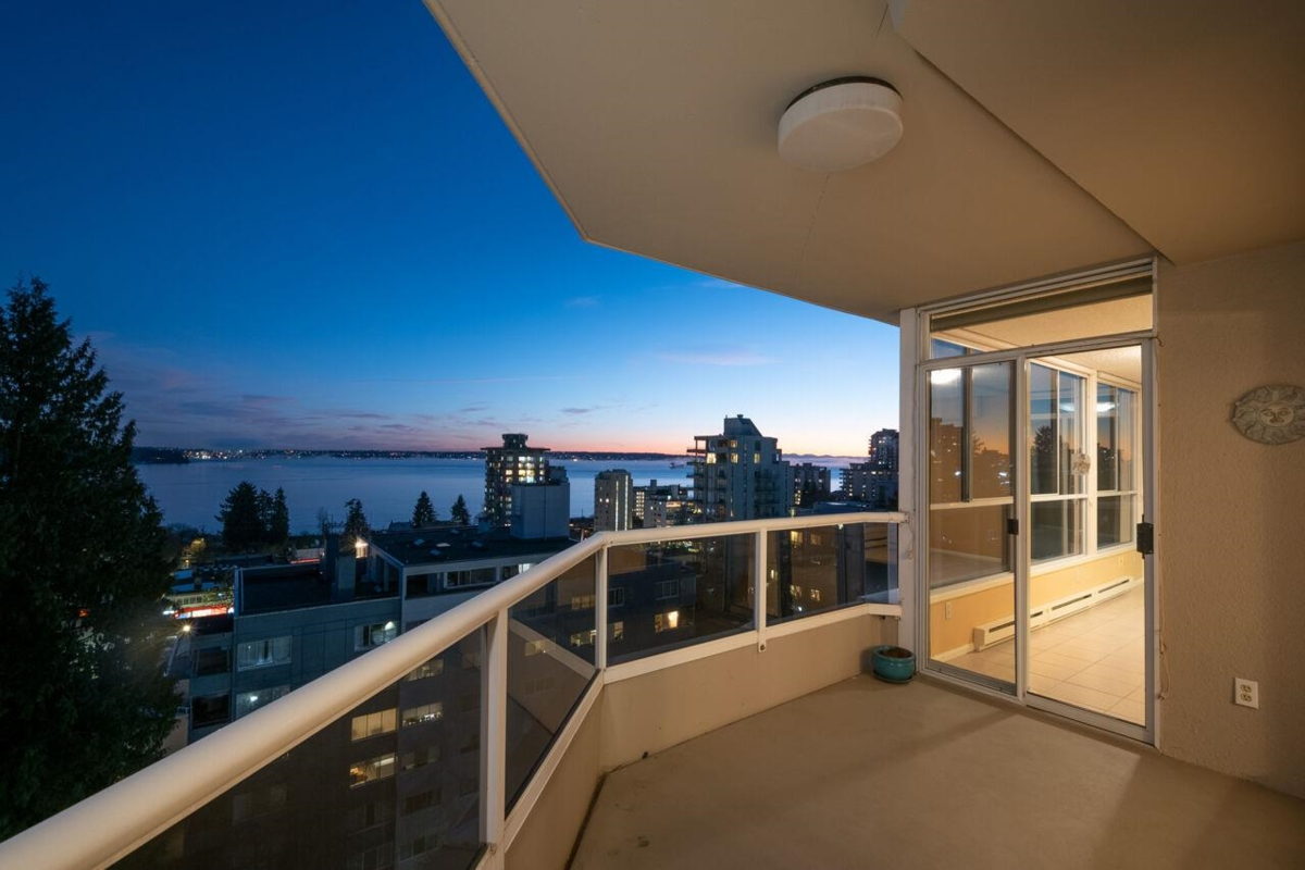 Primary Bathroom Photo of 9 1717 Duchess Avenue, West Vancouver, BC