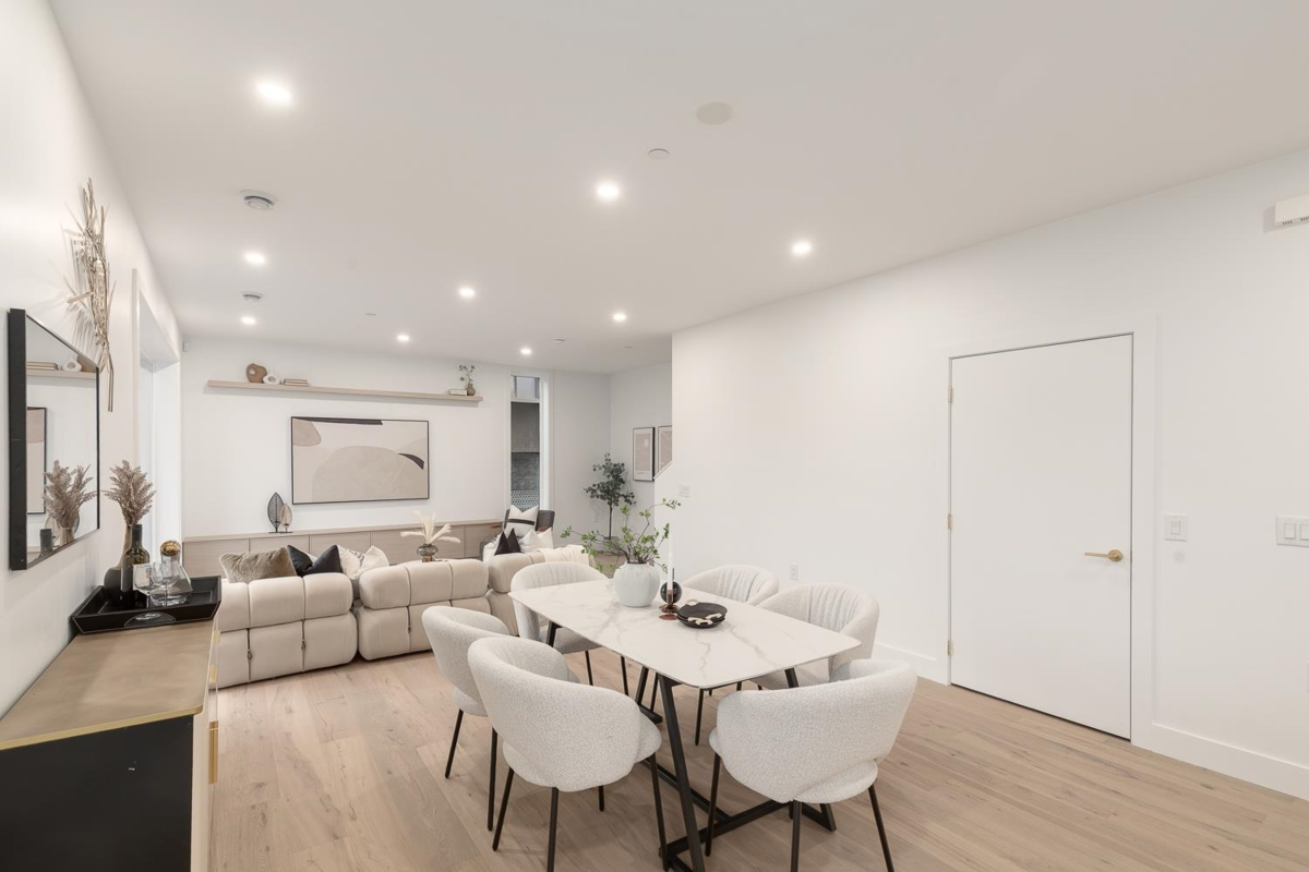 Breakfast Nook Photo of 462 E 17th Avenue, Vancouver, BC